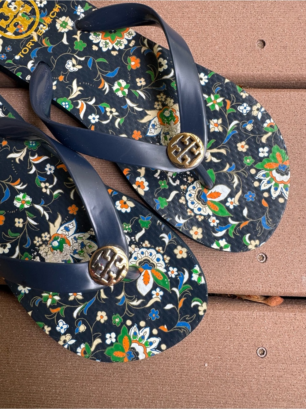 Tory Burch Flip Flops Navy Blue Floral Print Gold Logo Summer Shoes Size 6 - Picture 3 of 7